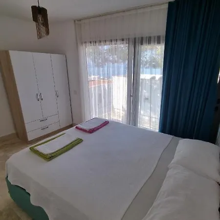 Deniz Manzarali, Muestakil Harika Yazlik