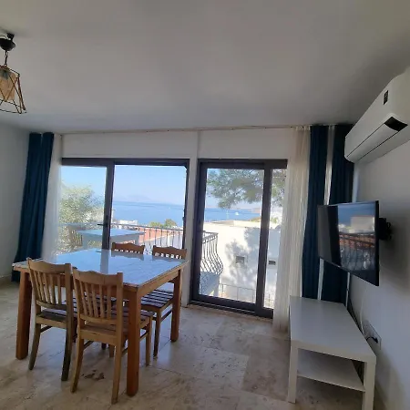 Deniz manzarali, müstakil harika yazlik